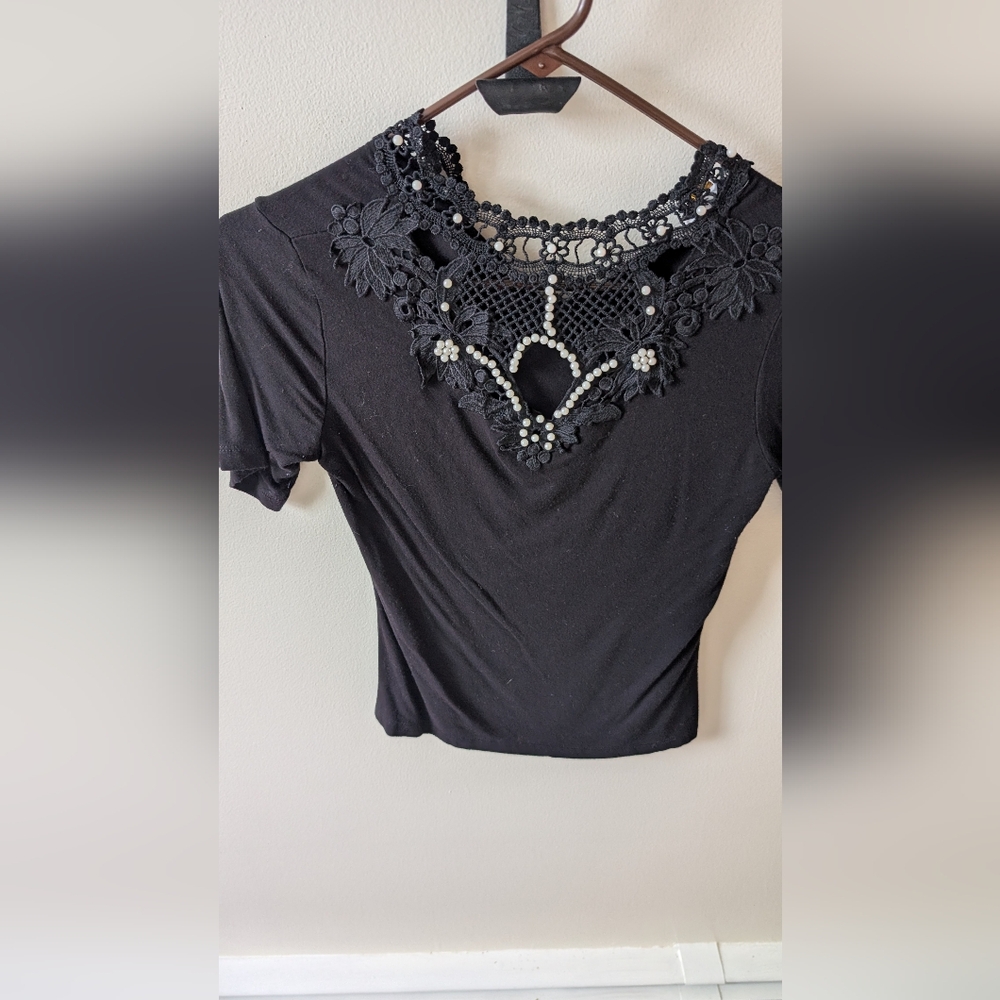 Top Chic pearl and lace embellished black short sleeve party top. Size Large - Picture 10 of 12